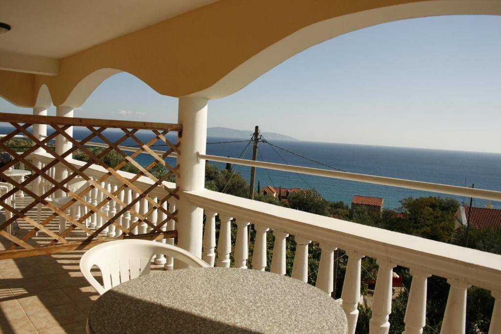 Marinos Studios At Lourdata Village Oda fotoğraf